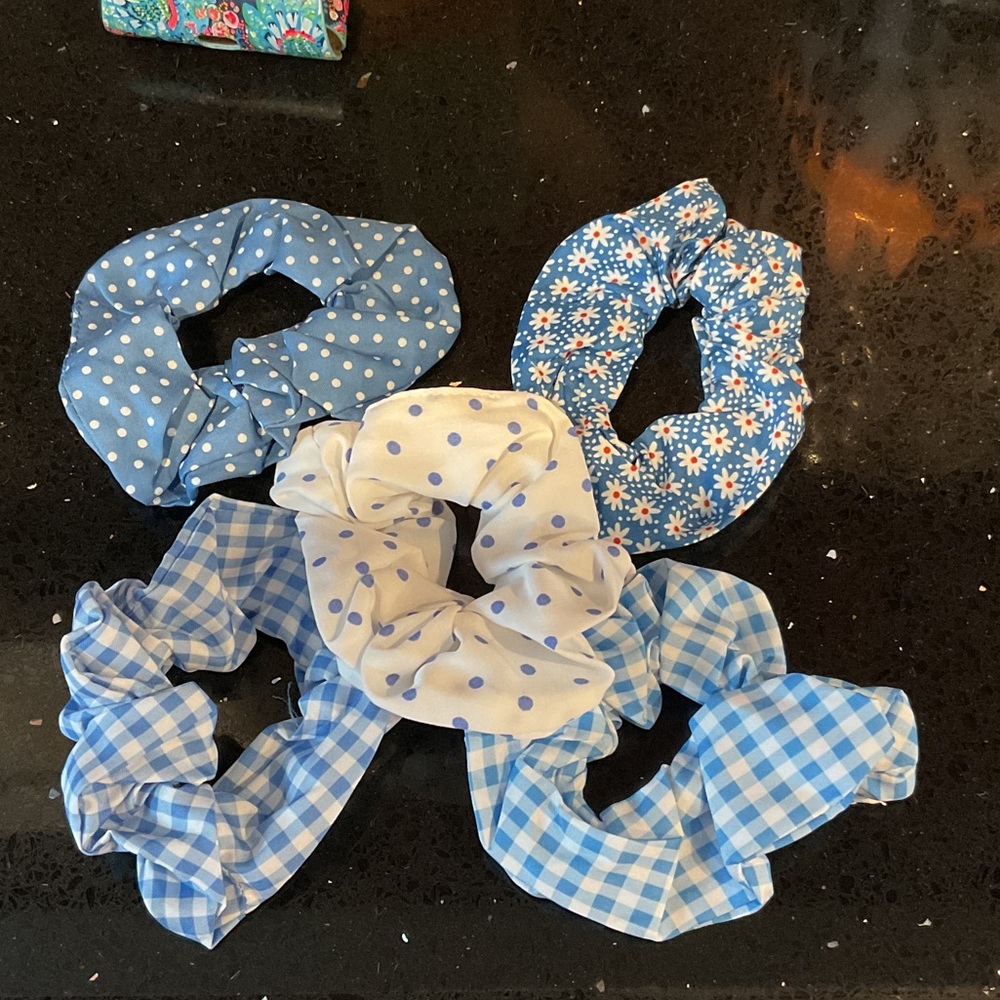 NWT set of 5 scrunchies